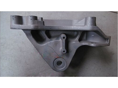 Кронштейн передней подвески кабины левый Н А7 HOWO A7 AZ1664430043 фото 1 Хабаровск